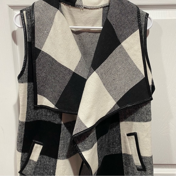 SHEIN Women’s Plaid / Checkered Soft Vest Jacket - black & white, size M - Picture 2 of 5